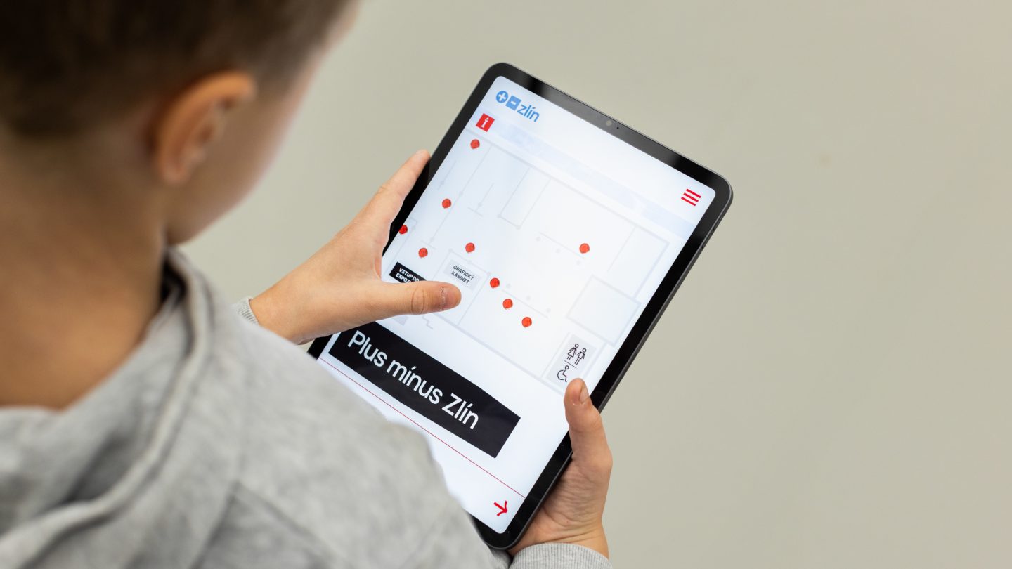 KGVUZ — Extending a Permanent Exhibition Through AR photo