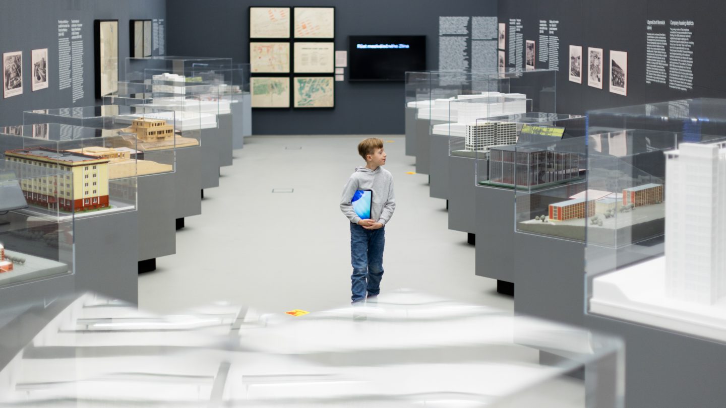 KGVUZ — Extending a Permanent Exhibition Through AR