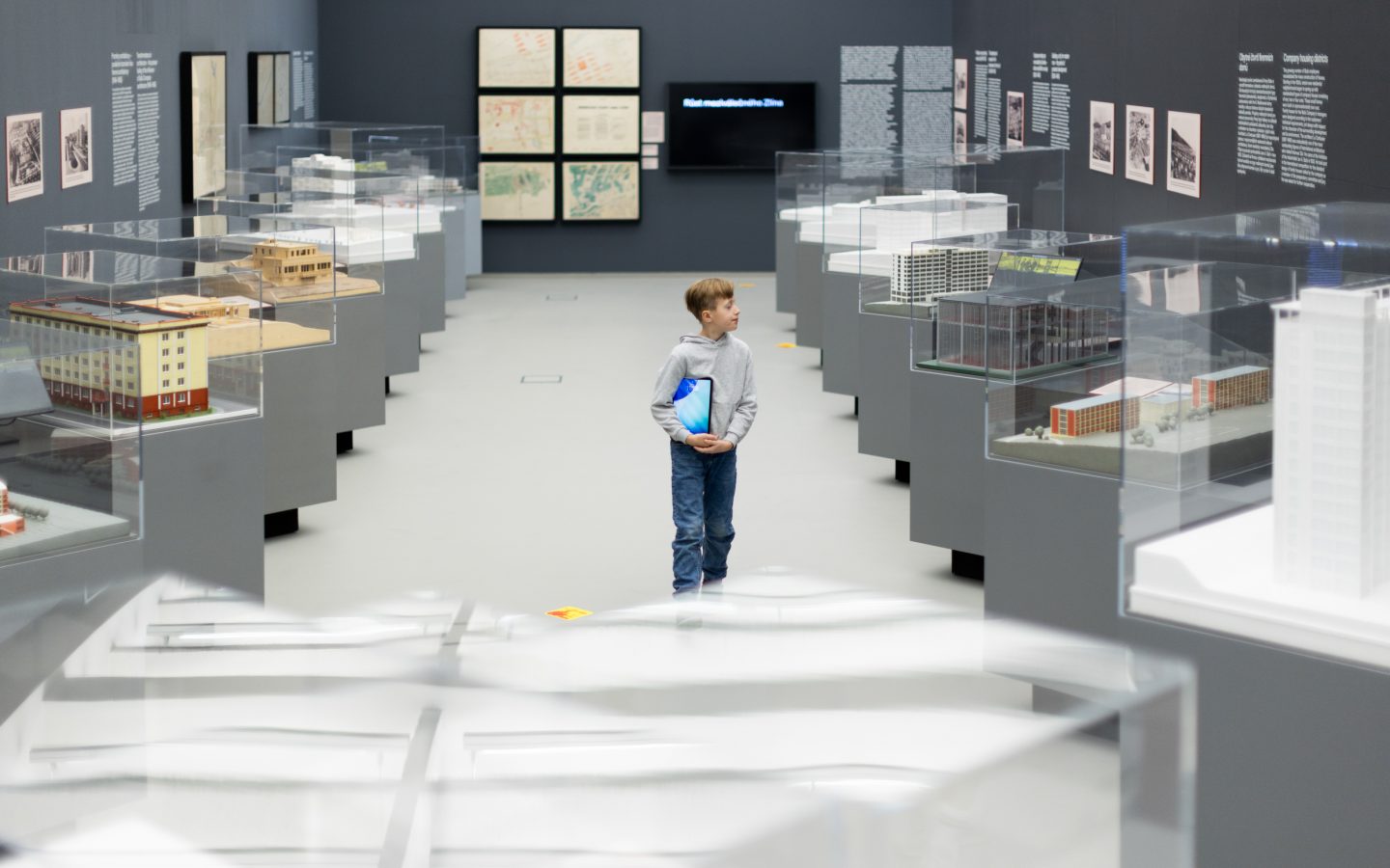 KGVUZ — Extending a Permanent Exhibition Through AR image